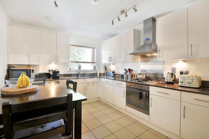 			Stunning Two Bedroom Property With roof Terrace !, 2 Bedroom, 1 bath, 1 reception Flat			 Womersley Road, Crouch End